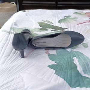 Women's Easy Street Navy Pumps